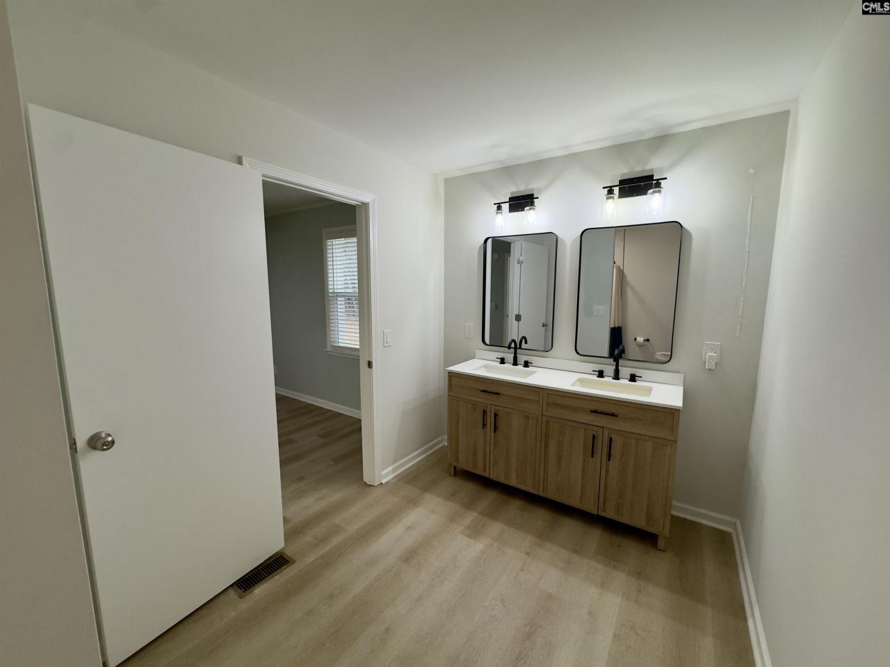 1071 Elgin Road Photo 20