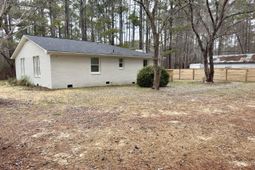 1071 Elgin Road photo 4