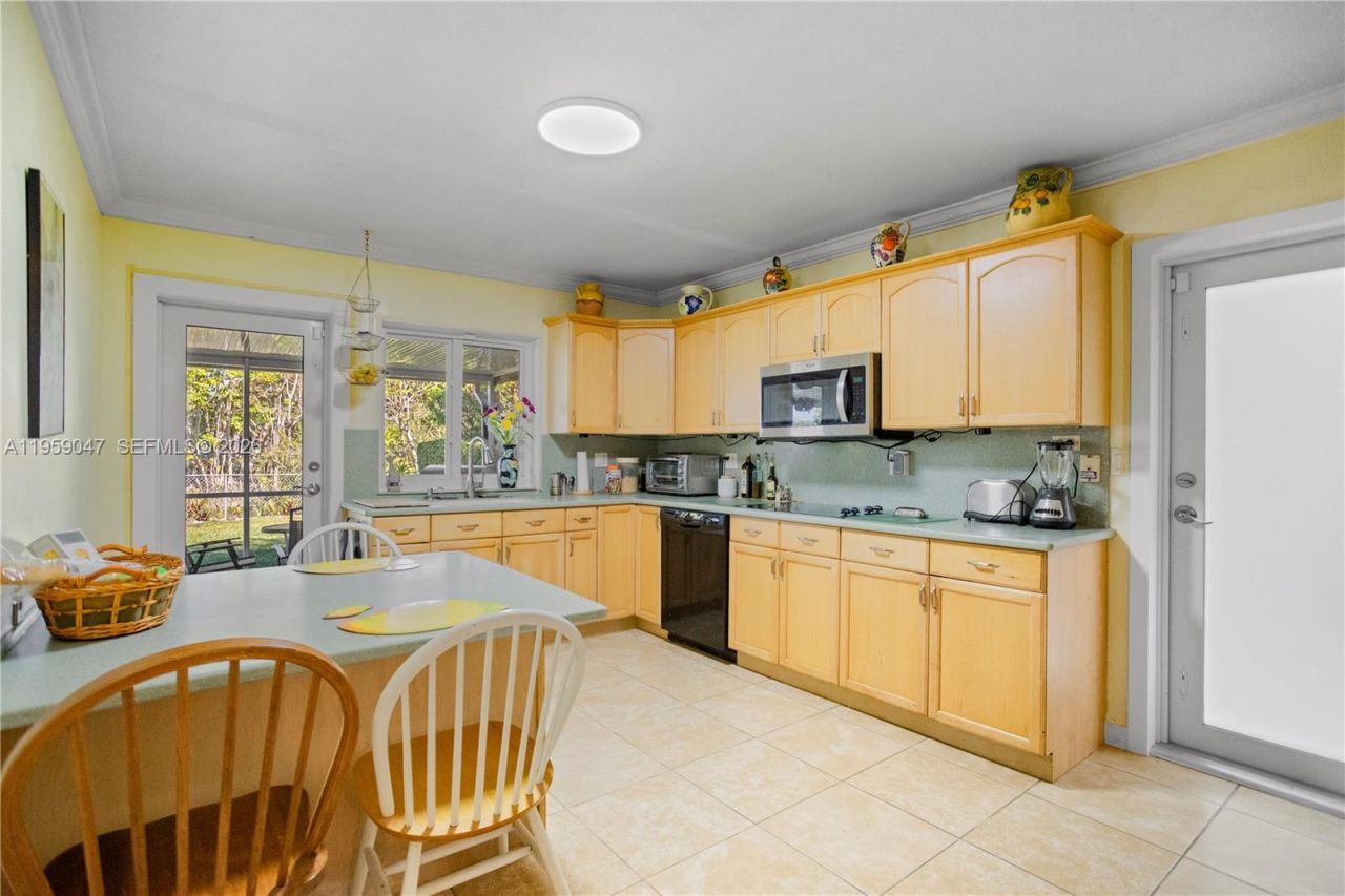 6331 SW 62nd Ter, South Miami, FL 33143 Photo