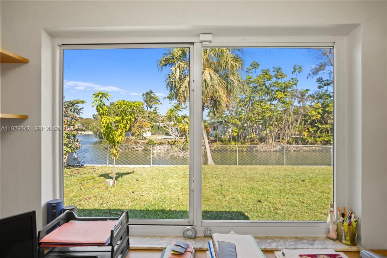 6331 SW 62nd Ter, South Miami, FL 33143 Photo