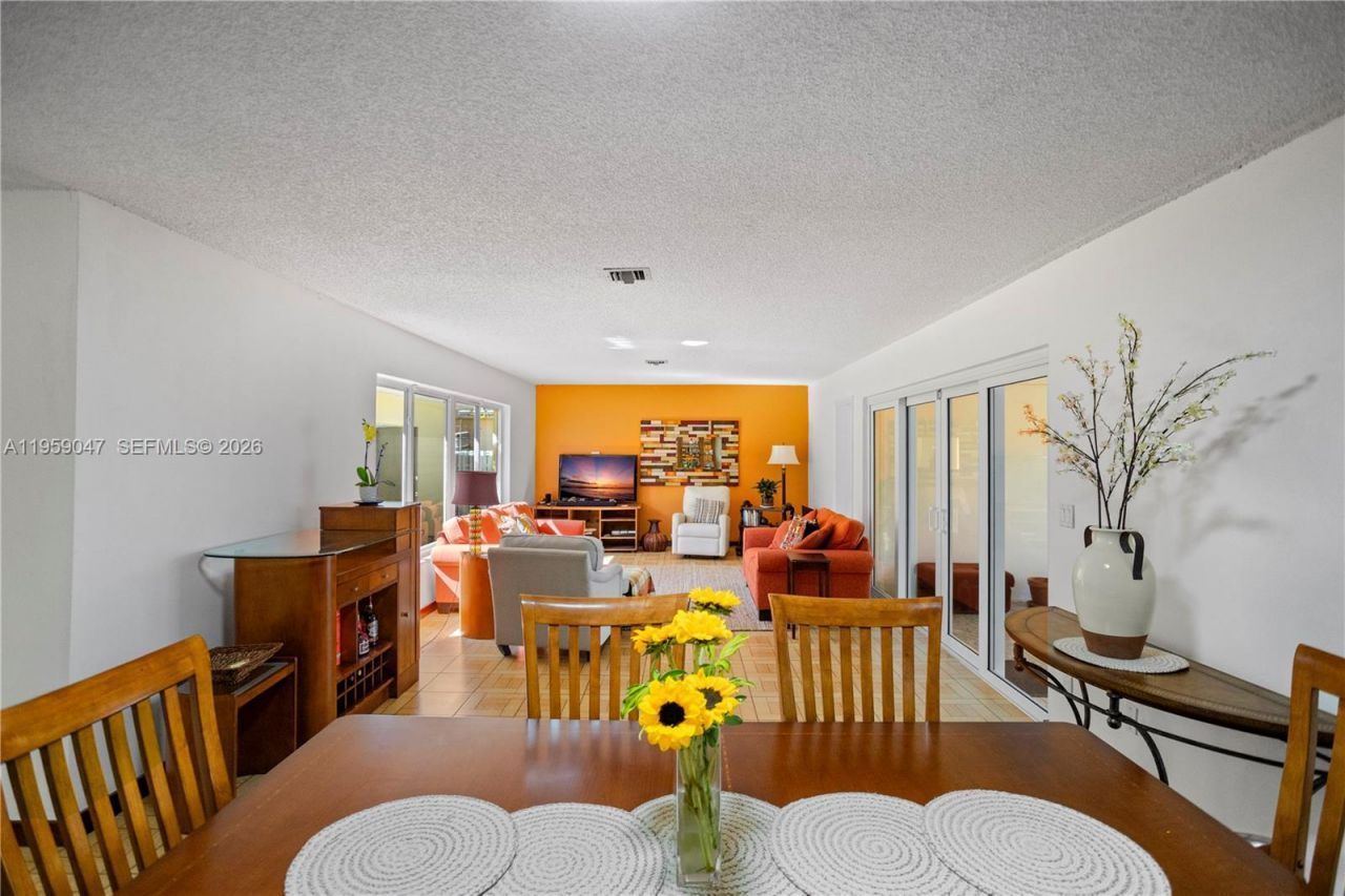 6331 SW 62nd Ter, South Miami, FL 33143 Photo