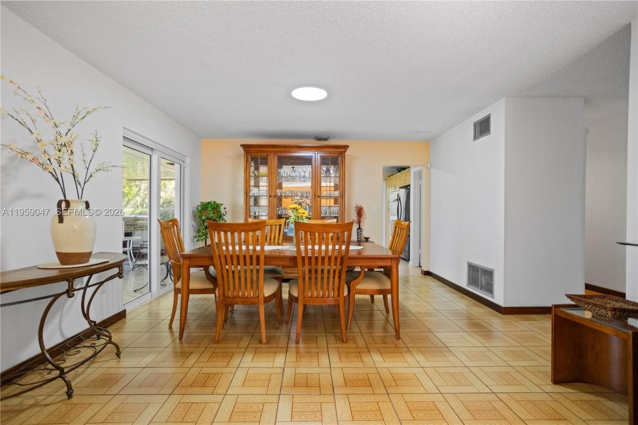 6331 SW 62nd Ter, South Miami, FL 33143 Photo