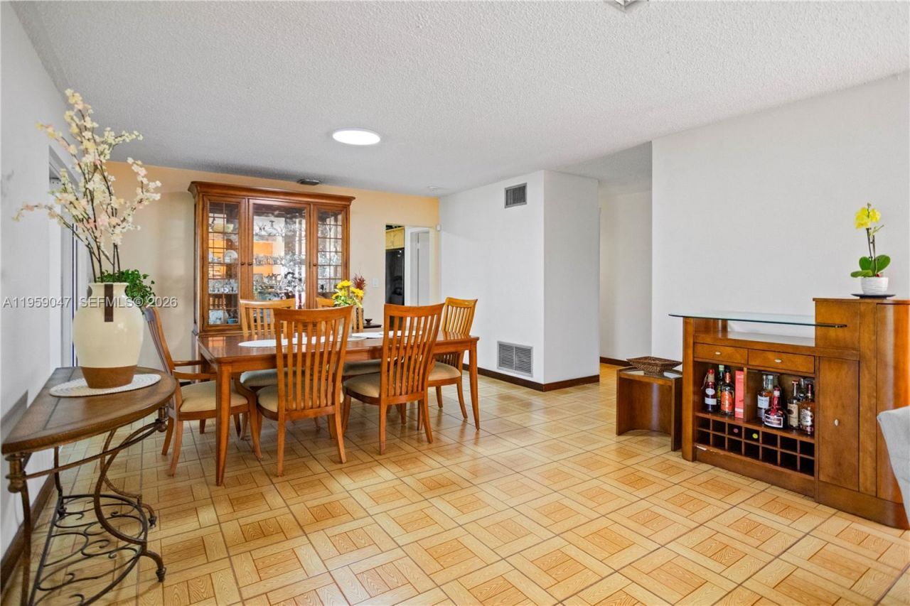 6331 SW 62nd Ter, South Miami, FL 33143 Photo