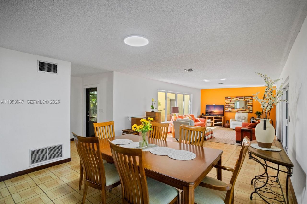 6331 SW 62nd Ter, South Miami, FL 33143 Photo