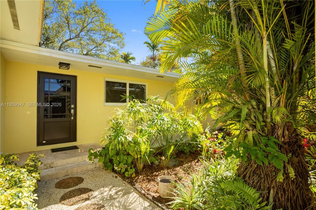 6331 SW 62nd Ter, South Miami, FL 33143 Photo