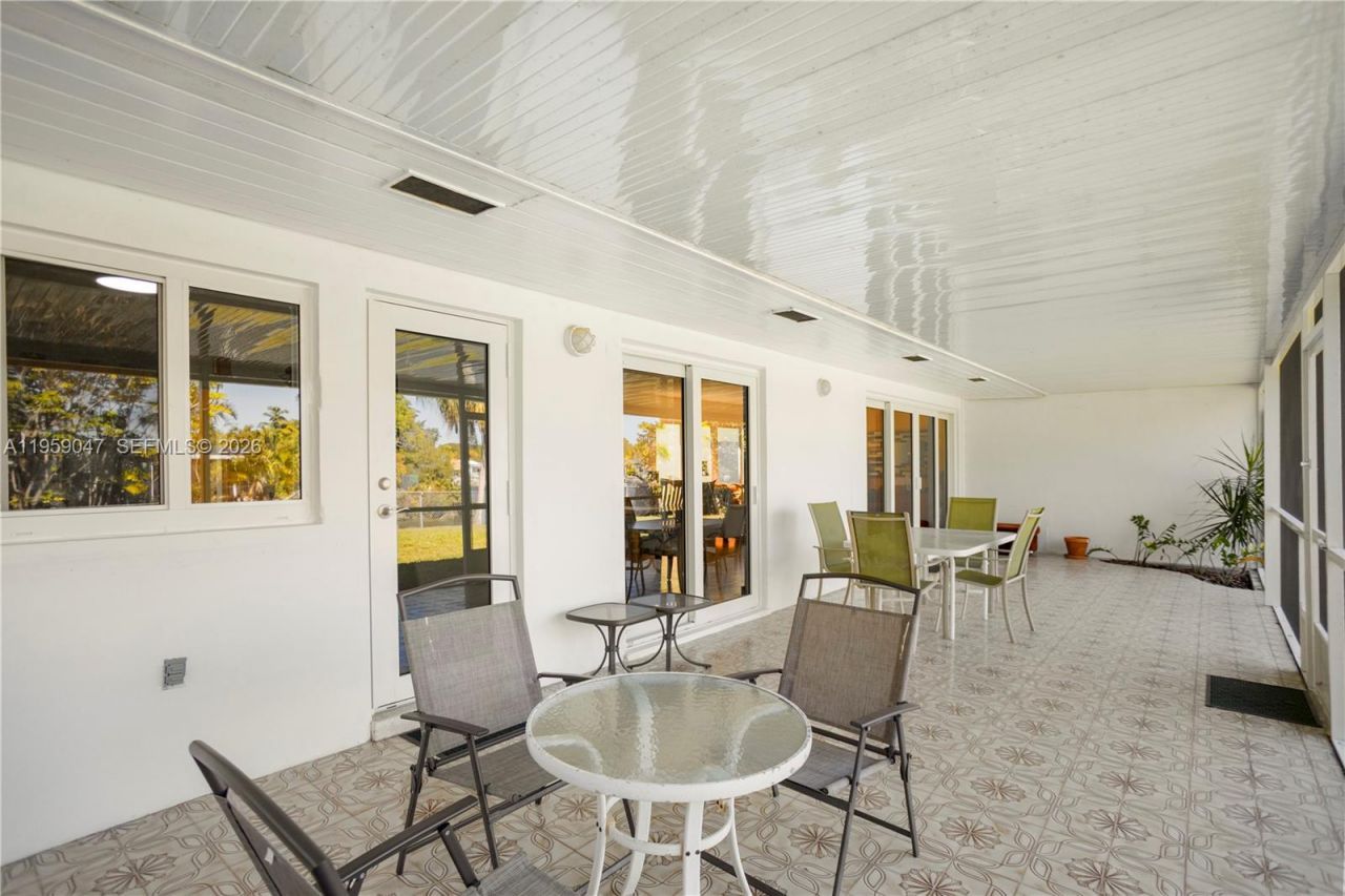 6331 SW 62nd Ter, South Miami, FL 33143 Photo