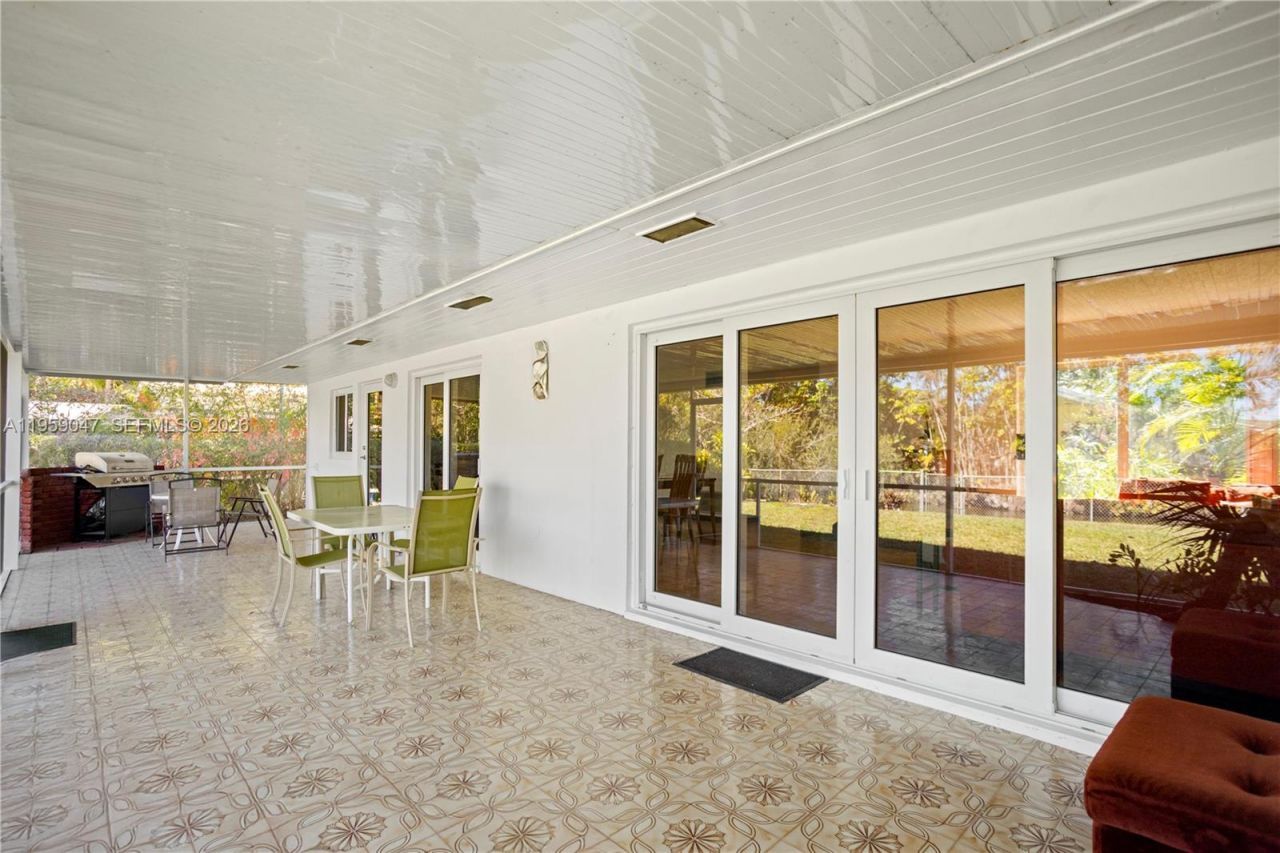 6331 SW 62nd Ter, South Miami, FL 33143 Photo