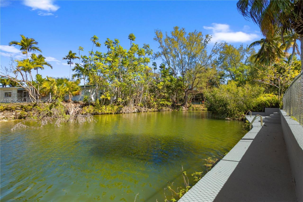 6331 SW 62nd Ter, South Miami, FL 33143 Photo