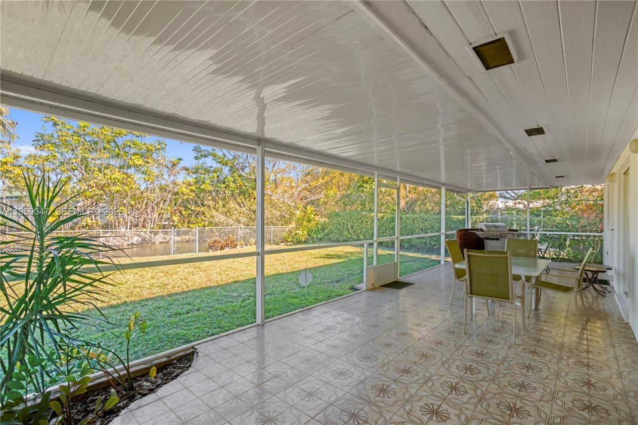 6331 SW 62nd Ter, South Miami, FL 33143 Photo