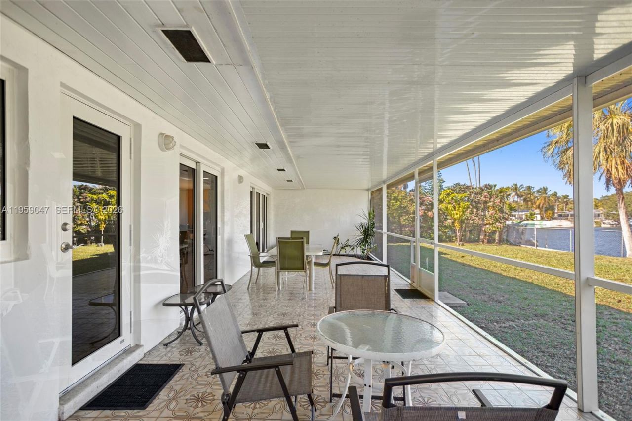 6331 SW 62nd Ter, South Miami, FL 33143 Photo