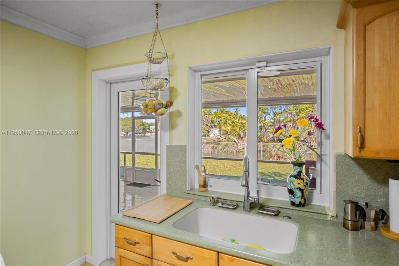 6331 SW 62nd Ter, South Miami, FL 33143 Photo