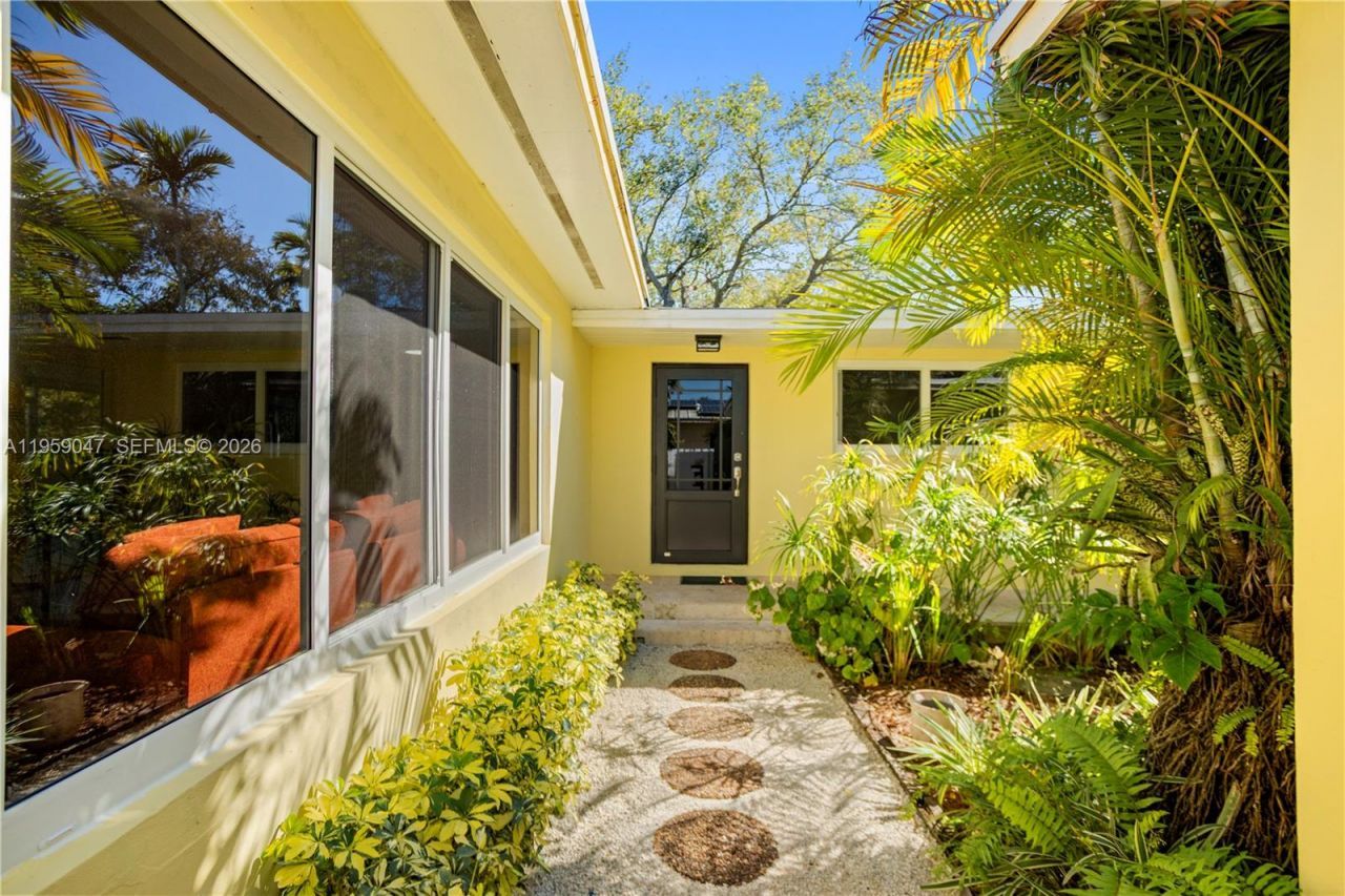 6331 SW 62nd Ter, South Miami, FL 33143 Photo