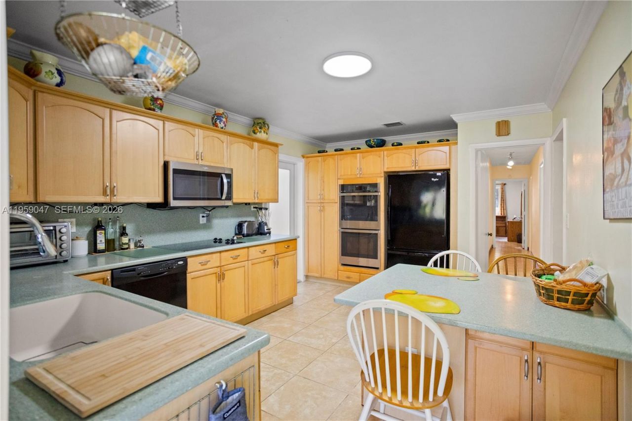 6331 SW 62nd Ter, South Miami, FL 33143 Photo