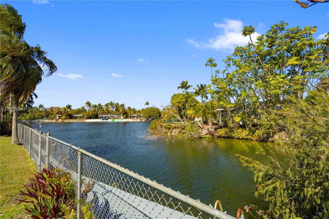 6331 SW 62nd Ter, South Miami, FL 33143 Photo