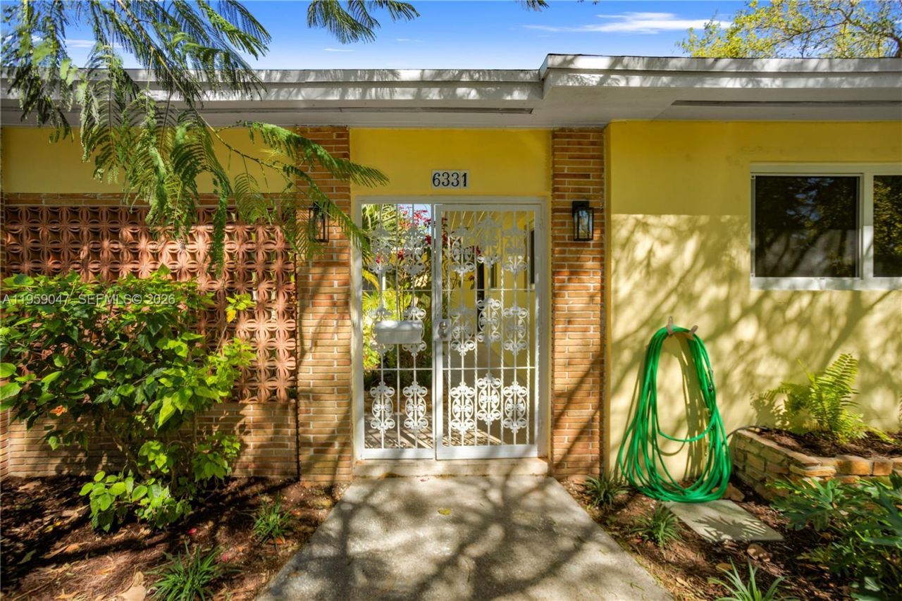 6331 SW 62nd Ter, South Miami, FL 33143 Photo