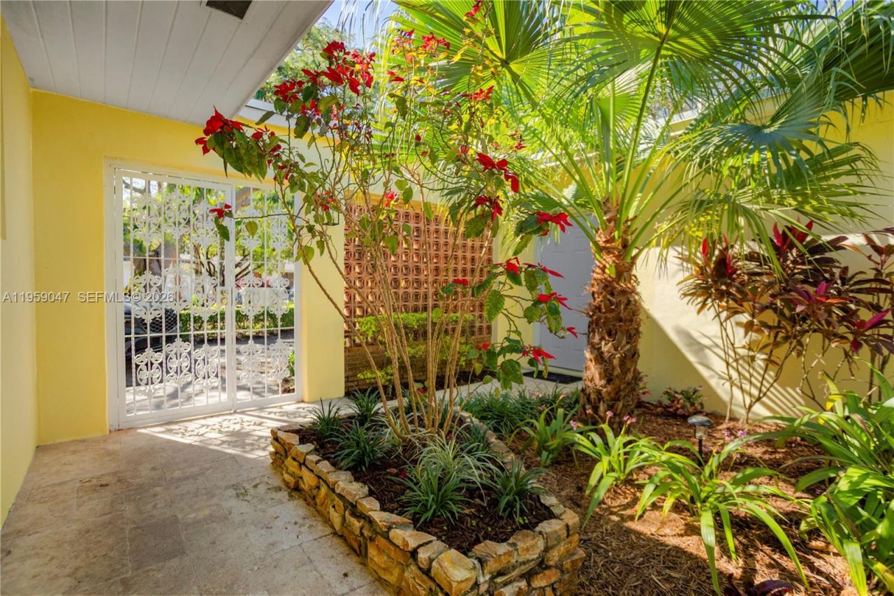 6331 SW 62nd Ter, South Miami, FL 33143 Photo