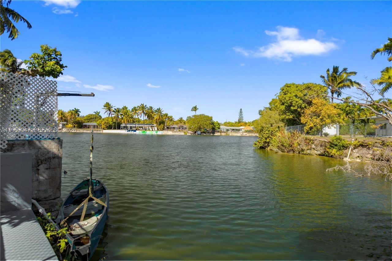 6331 SW 62nd Ter, South Miami, FL 33143 Photo