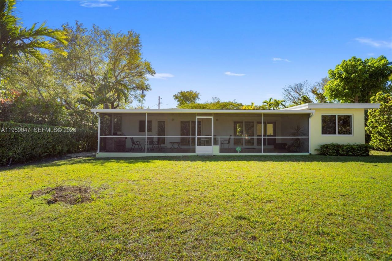 6331 SW 62nd Ter, South Miami, FL 33143 Photo