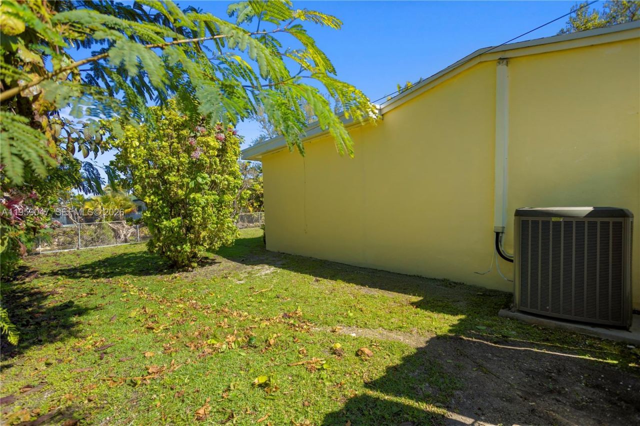 6331 SW 62nd Ter, South Miami, FL 33143 Photo