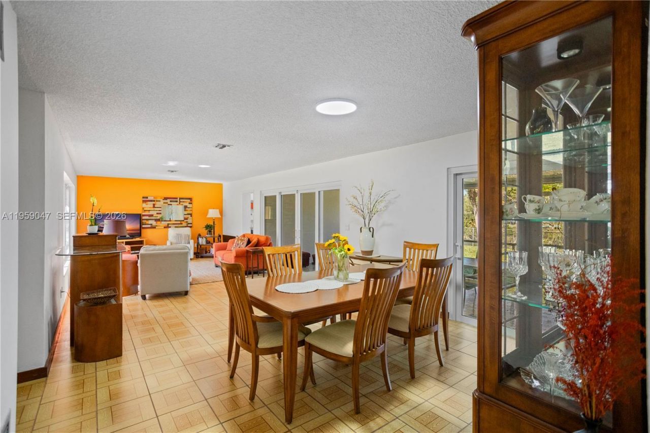 6331 SW 62nd Ter, South Miami, FL 33143 Photo