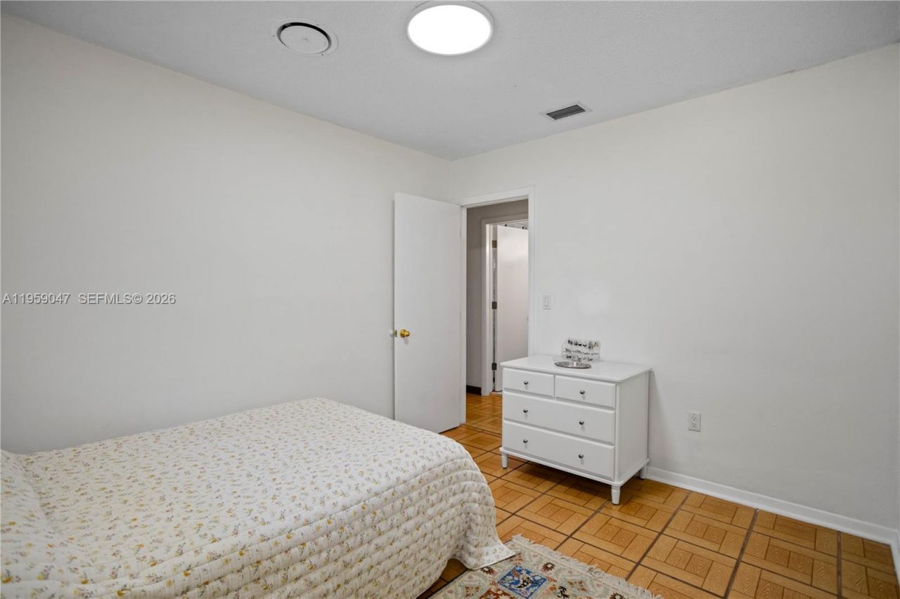 6331 SW 62nd Ter, South Miami, FL 33143 Photo