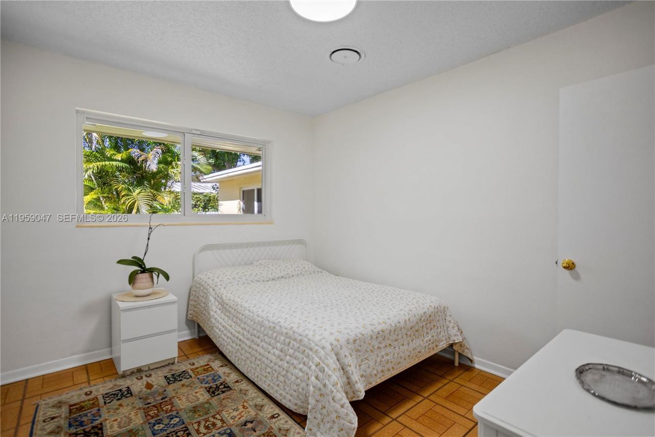 6331 SW 62nd Ter, South Miami, FL 33143 Photo