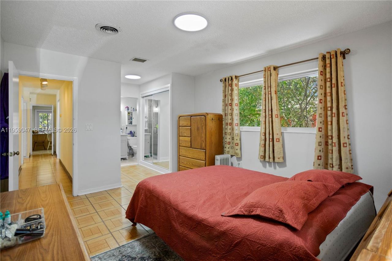 6331 SW 62nd Ter, South Miami, FL 33143 Photo