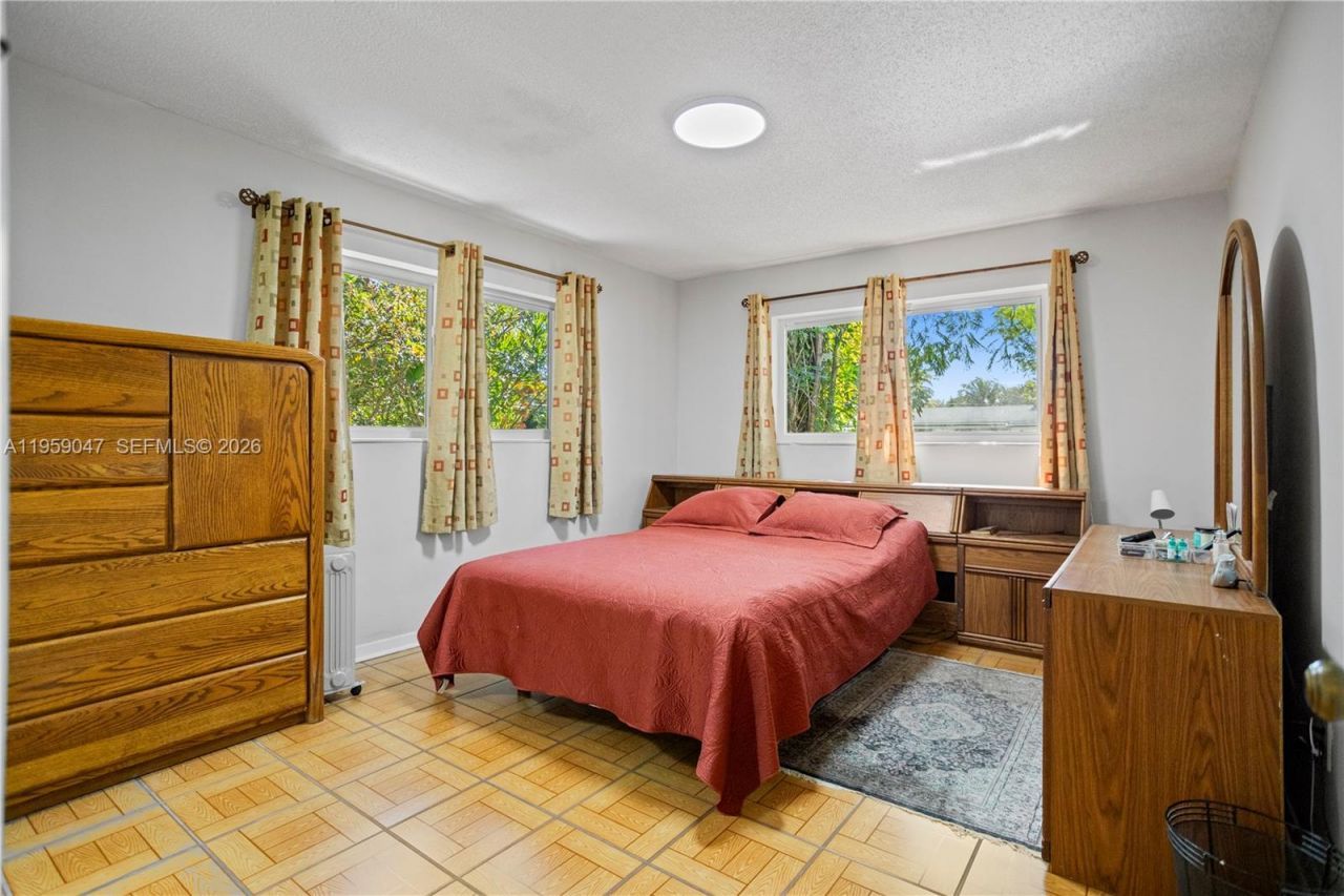 6331 SW 62nd Ter, South Miami, FL 33143 Photo