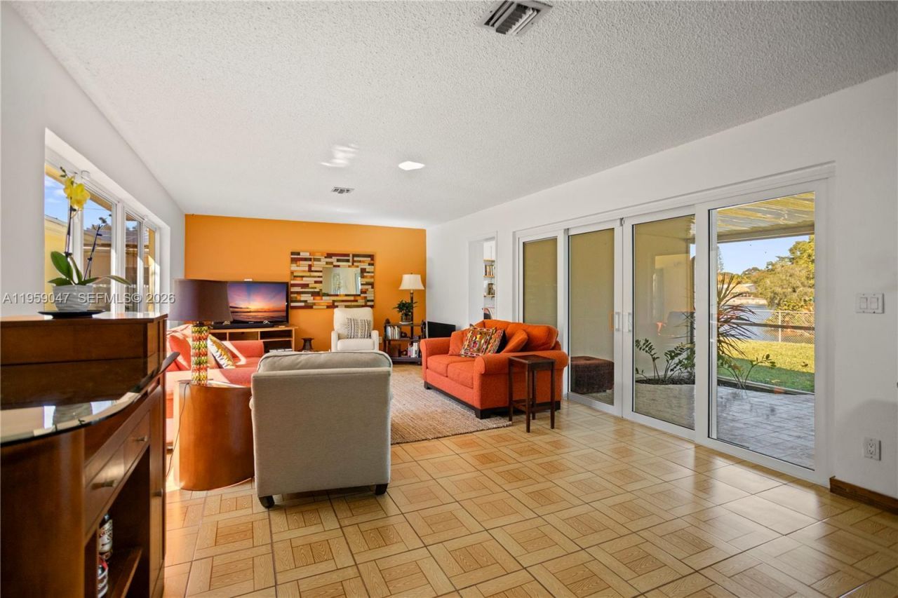 6331 SW 62nd Ter, South Miami, FL 33143 Photo