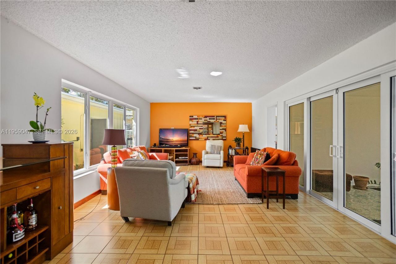 6331 SW 62nd Ter, South Miami, FL 33143 Photo