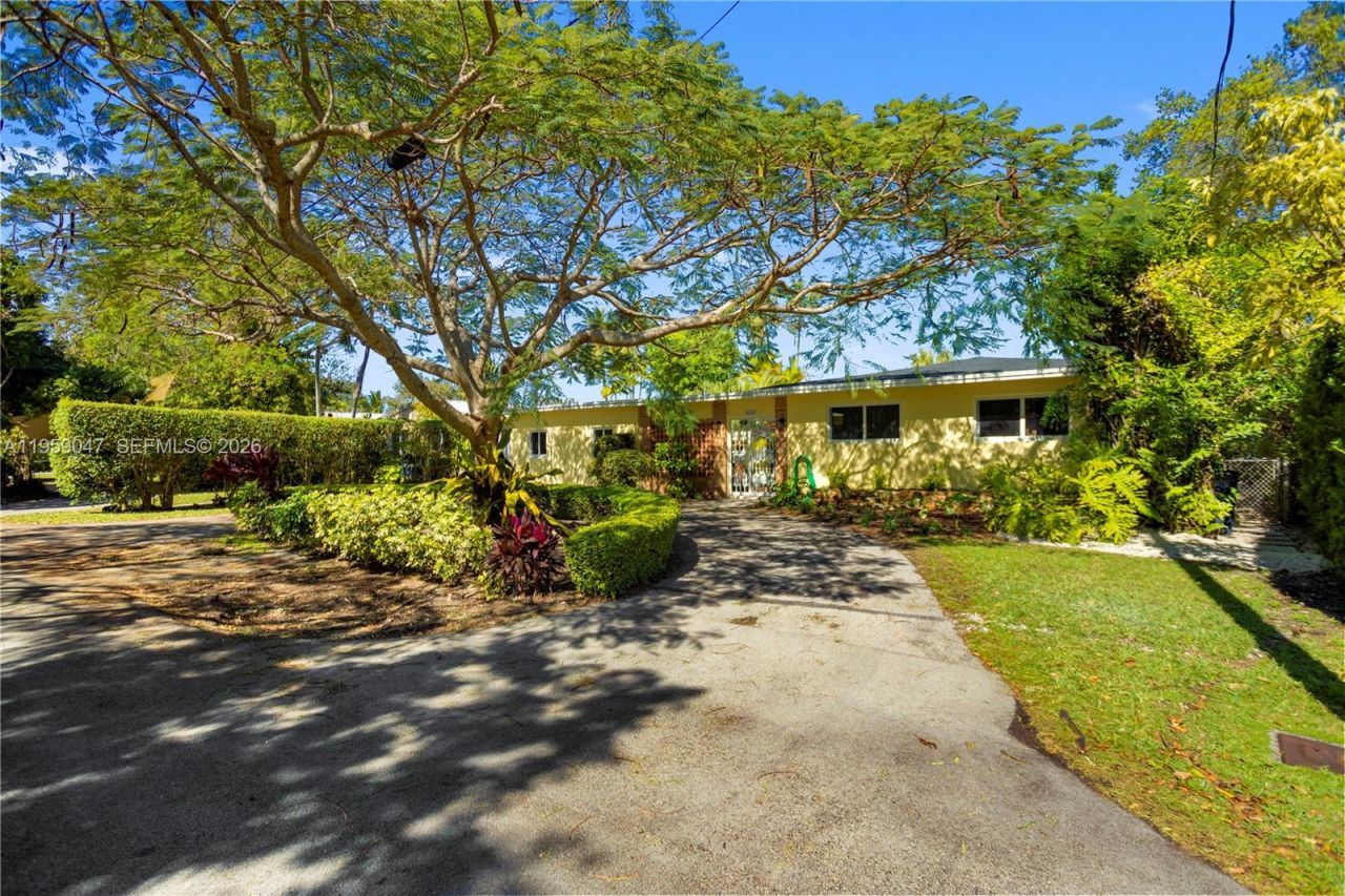 6331 SW 62nd Ter, South Miami, FL 33143 Photo