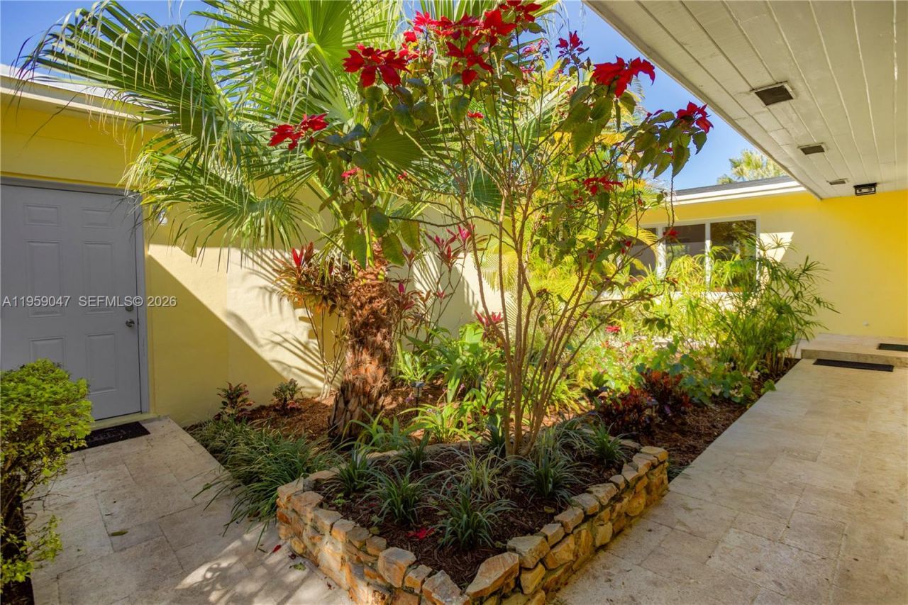 6331 SW 62nd Ter, South Miami, FL 33143 Photo