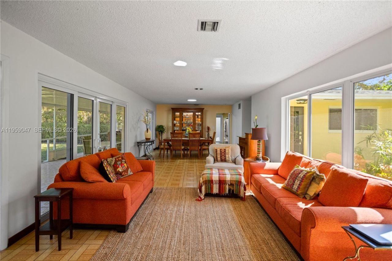 6331 SW 62nd Ter, South Miami, FL 33143 Photo