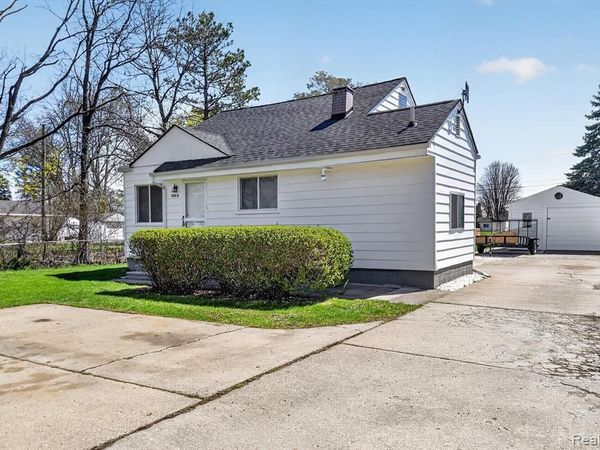 47816 Jefferson Avenue, Chesterfield Twp, MI 48047