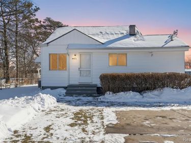 47816 Jefferson Avenue, Chesterfield Twp, MI 48047