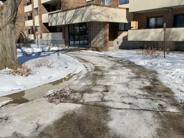 9242 Gross Point Road, Unit 107, Skokie, IL 60077