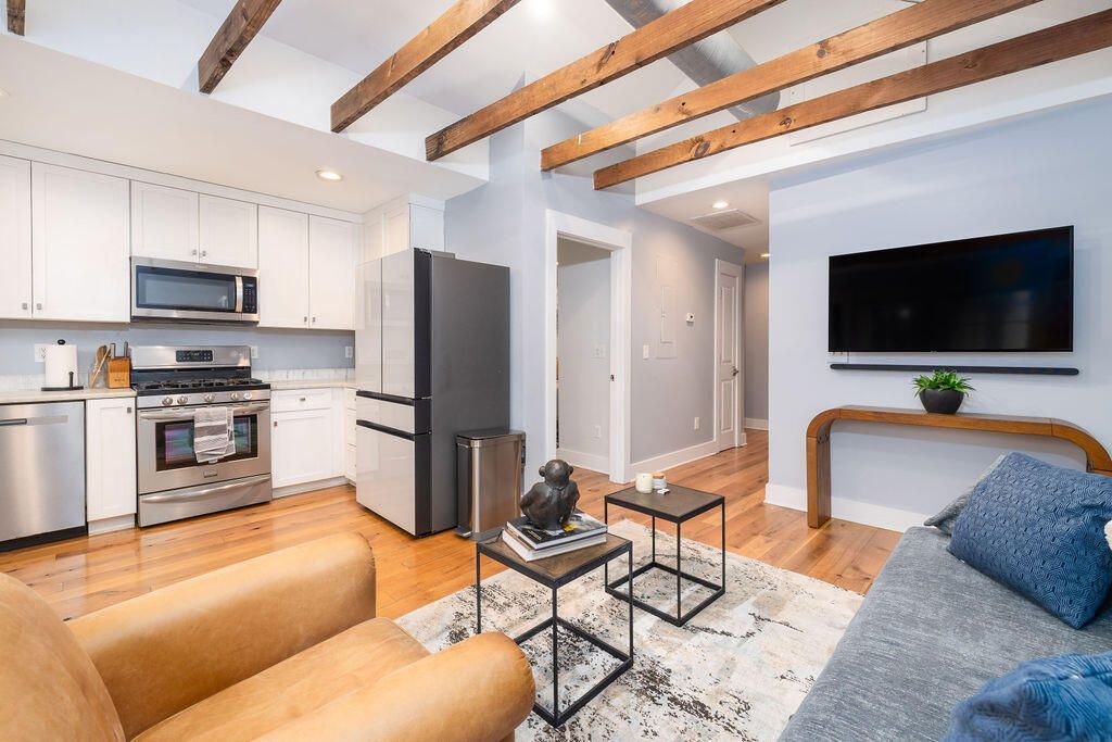 381 Sumter Street Photo 9