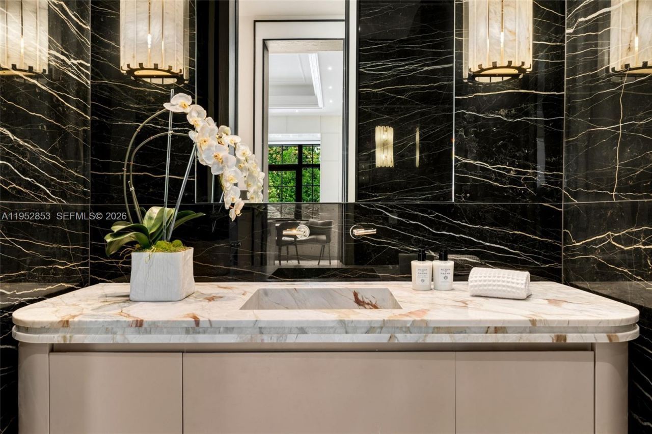 5901 SW 107th St, Pinecrest, FL 33156 Photo