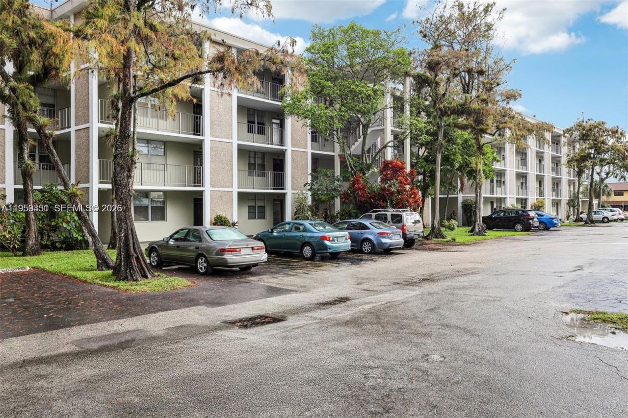3001 NW 48th Ave, Unit 144, Lauderdale Lakes, FL 33313 Photo