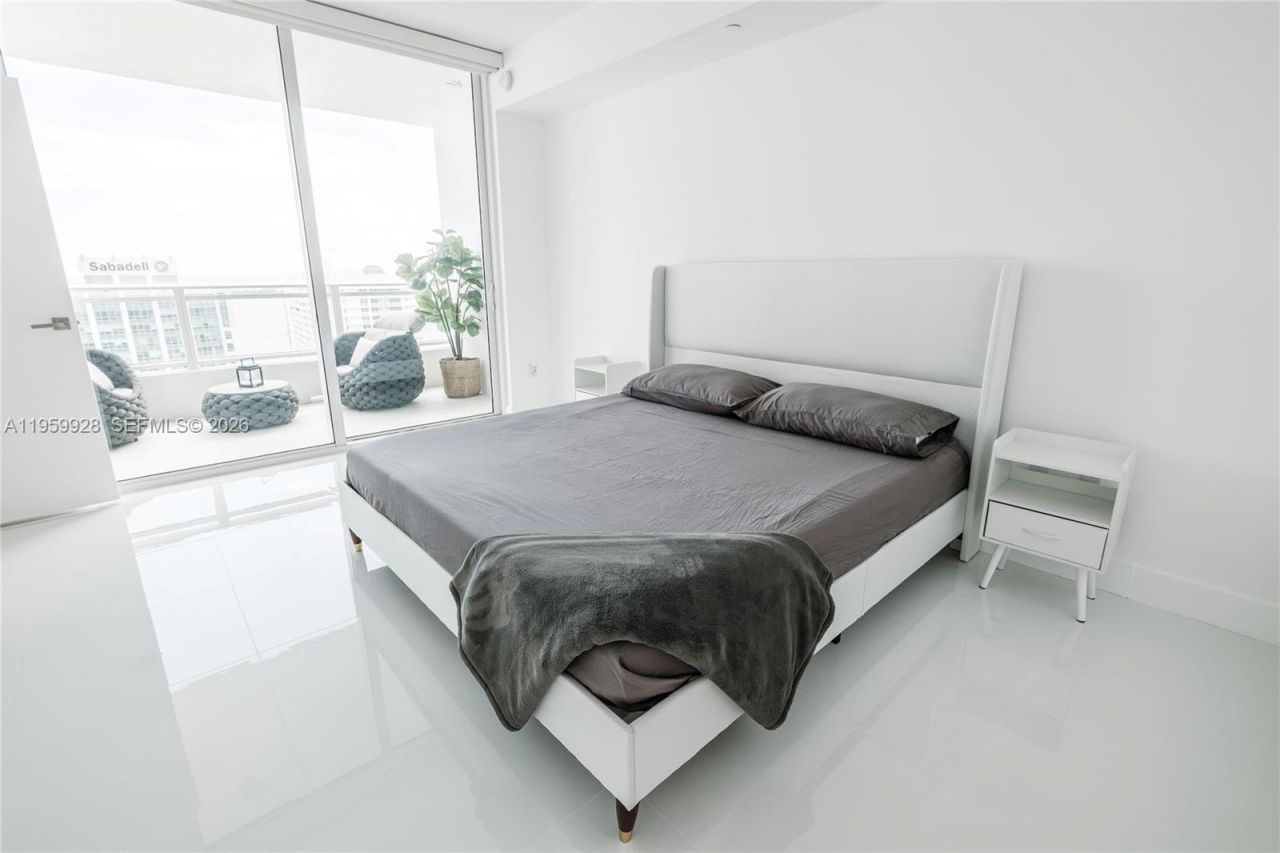 1080 Brickell Ave, Unit 3904, Miami, FL 33131 Photo