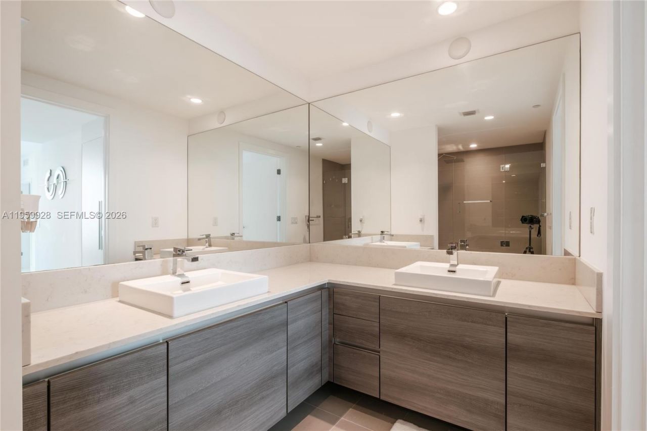 1080 Brickell Ave, Unit 3904, Miami, FL 33131 Photo