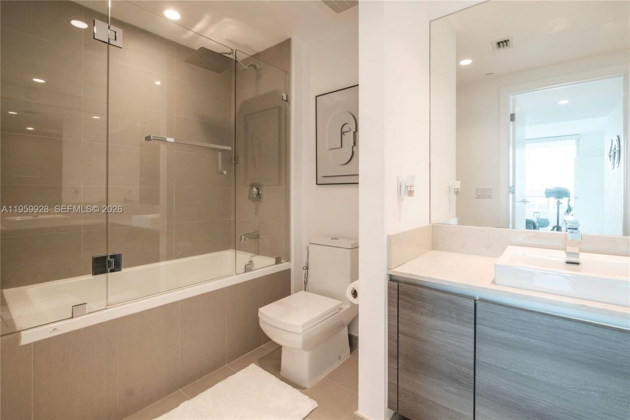 1080 Brickell Ave, Unit 3904, Miami, FL 33131 Photo