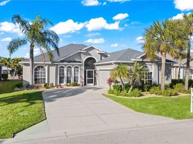 9346 Palm Island CIR, NORTH FORT MYERS, FL 33903