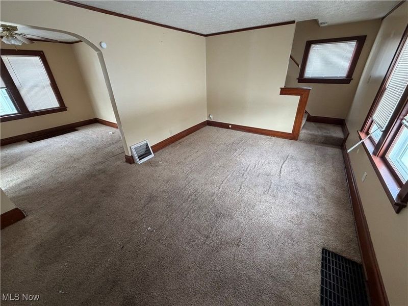 783 Leonard Street, Akron, OH 44307 Photo 2