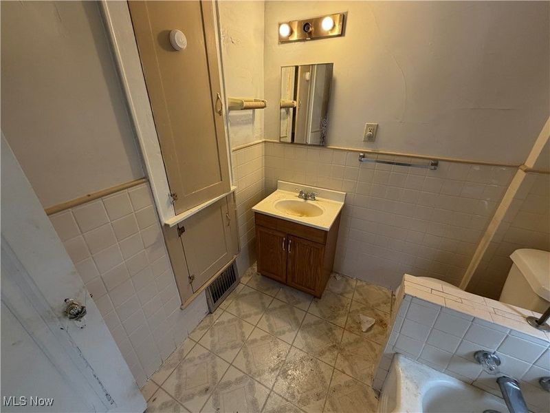 783 Leonard Street, Akron, OH 44307 Photo 22