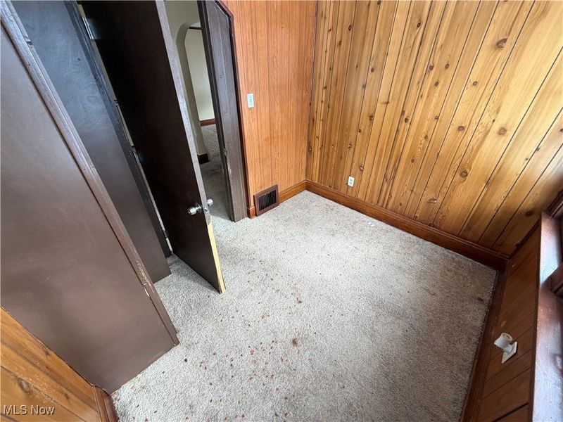 783 Leonard Street, Akron, OH 44307 Photo 3