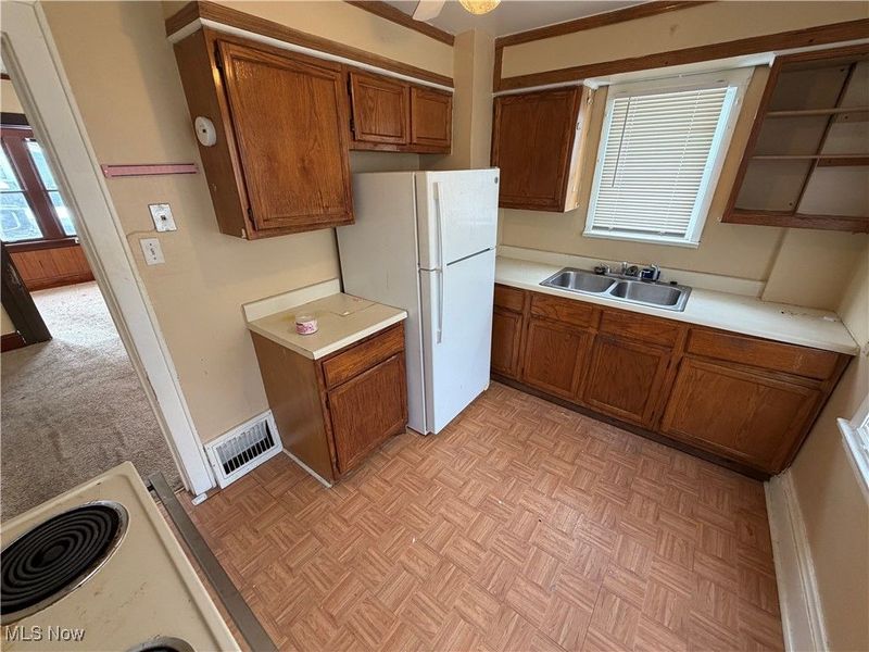 783 Leonard Street, Akron, OH 44307 Photo 9