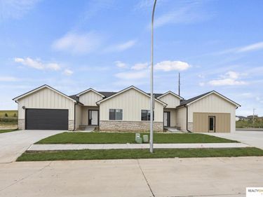 21218 Camden Avenue, Elkhorn, NE 68022