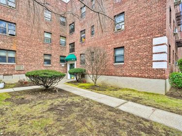 46-31 215th Place , Unit 1A, Bayside, NY 11361