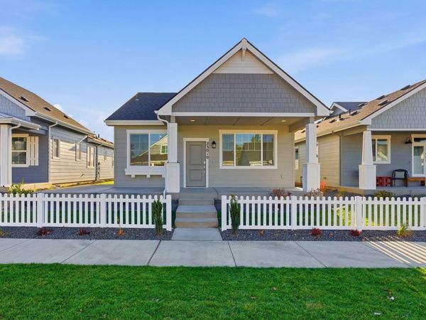 23010 E Edgewater Ln, Liberty Lake, WA 99019